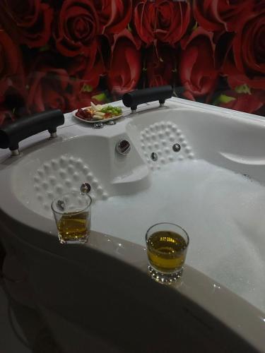 Double Room with Spa Bath image 9