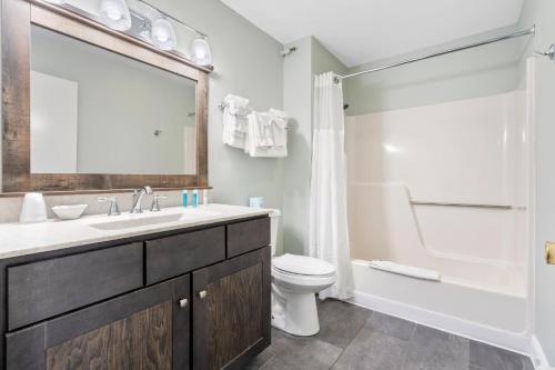 The Lighthouse Inn & Suites The Lighthouse Inn & Suites