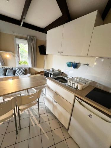 Kitchen, Residence Thibaud in Zone Industrielle de Thibaud