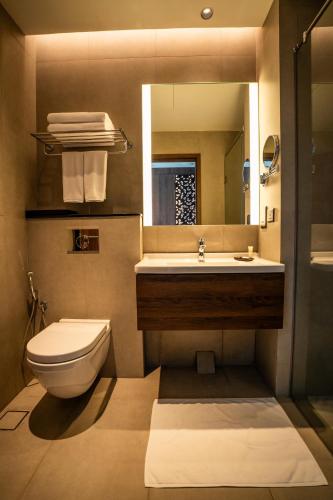 Deluxe King Room with Sea View image 6
