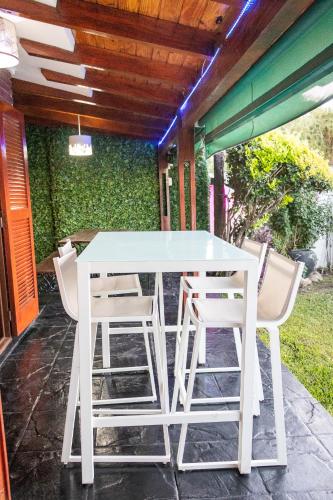 Casa con pileta exclusiva a 3 cuadras de la costanera Villa Carlos Paz IG alquilervillacarlospaz - image 3