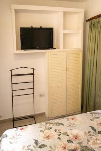 Three-Bedroom House image 6