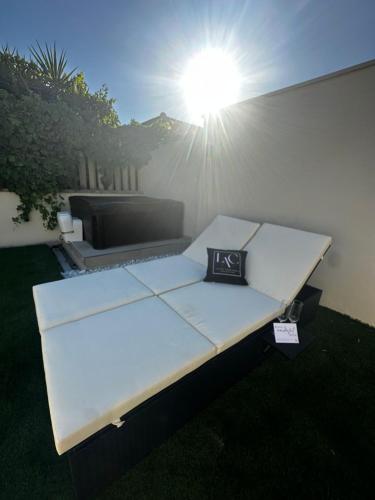 Kert, Luxury Apartment Collection Sea Suite Jacuzzi in Passoscuro