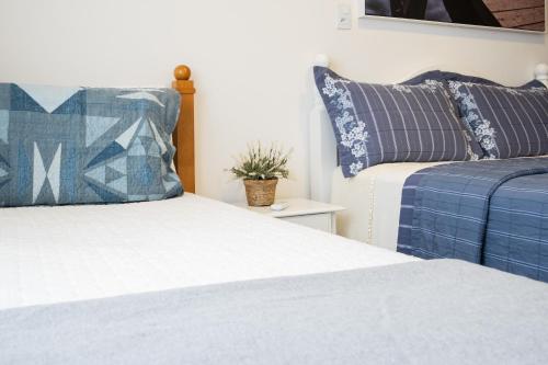 Apto completo a 120m da PRAIA, TRÊS QUARTOS, sala de estar, COZINHA COMPLETA, SACADA com VISTA MAR , Wi-Fi, ARES CONDICIONADOS, vaga privativa de garagem Reserve agora mesmo!