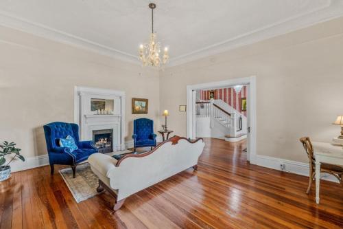 611816908 Veranda Historic Inn
