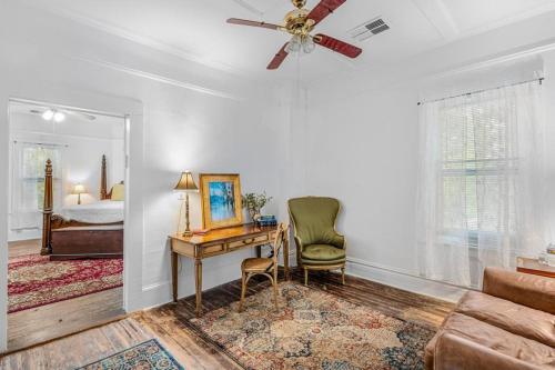 611818458 Veranda Historic Inn