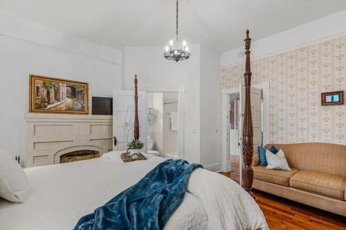 611818616 Veranda Historic Inn
