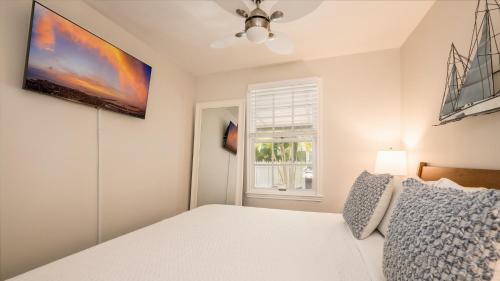 Two-Bedroom Deluxe Apartment image 2