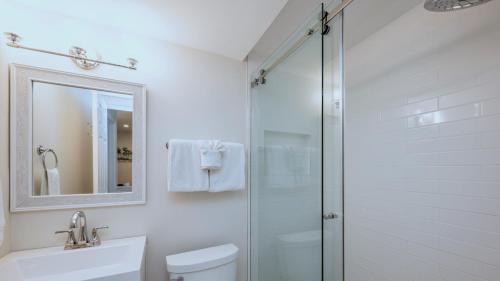 Two-Bedroom Deluxe Apartment image 1