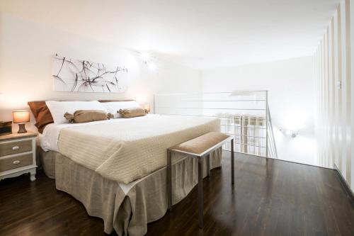 1 queen bed, 1 sofa bed