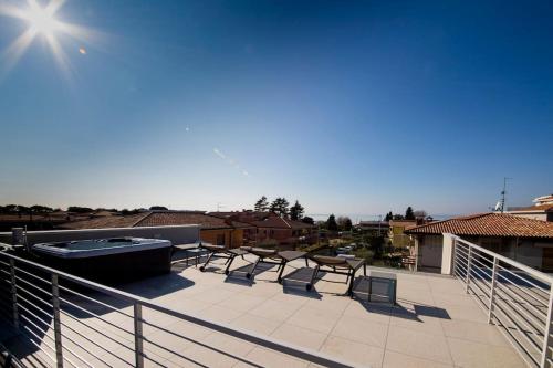 Luxury House - Heated Jacuzzi Room Type - Two-Bedroom Apartment