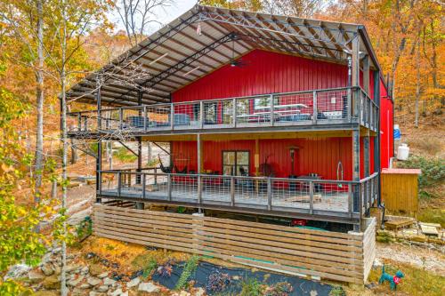 Games and Fire Pit Waterfront Beaver Lake Home!