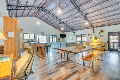 Private Shore Access & Games: Lakefront Getaway! in Lost Bridge Village (AR)