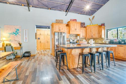 Private Shore Access & Games: Lakefront Getaway! in Lost Bridge Village (AR)