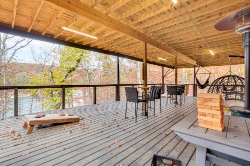 Private Shore Access & Games: Lakefront Getaway! in Lost Bridge Village (AR)