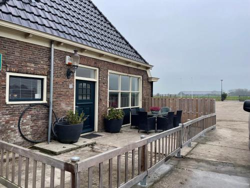 balkon/taras, Fijne woning op hippische accommodatie aan de rand van Dokkum in Dongeradeel