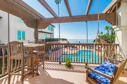 Ocean Views Moonlight Beach Ocean Deck Pool Hot Tub in Encinitas, USA