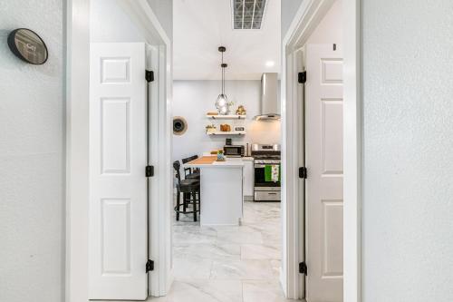 Small-Town Charm and Patio Dining Home in Madera! in มาเดรา (CA)