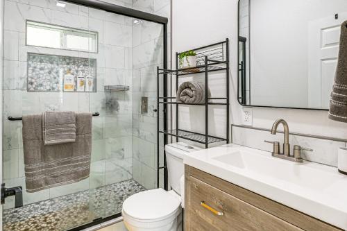 Small-Town Charm and Patio Dining Home in Madera! in มาเดรา (CA)