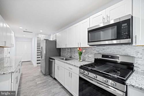 Beautiful 2 bedroom Apt on Morton st Nw in Washington, USA