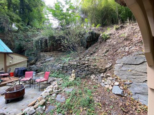 Hillside Hideaway in Lowertown Harpers Ferry in Harpers Ferry, USA