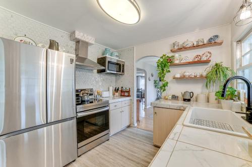 1 Mi to Historic District Mtn-View Franklin Home in Otego, USA