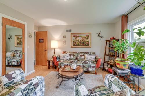 1 Mi to Historic District Mtn-View Franklin Home in Otego, USA