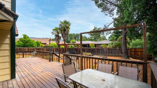 Private Rooms Garden Resort in Cloverdale (CA)