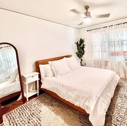 Lush Hot Tub Hacienda I 2BR Coastal Retreat I Golf in Long Beach, USA