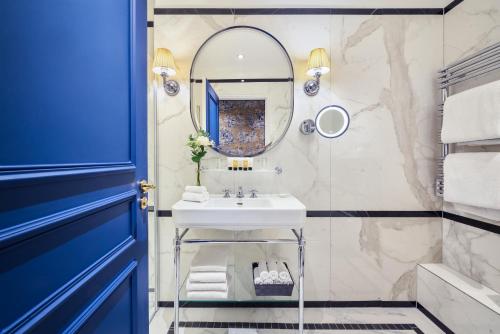 room detail thumbnail 2