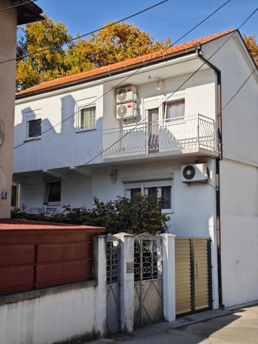 CASA BAYA with garden and river view & parking - Location saisonnière - Mostar