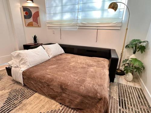 Casa Agave, 2 Bedroom, 1 Bath Guest House, with 3 Beds & Game Room in Vista, USA