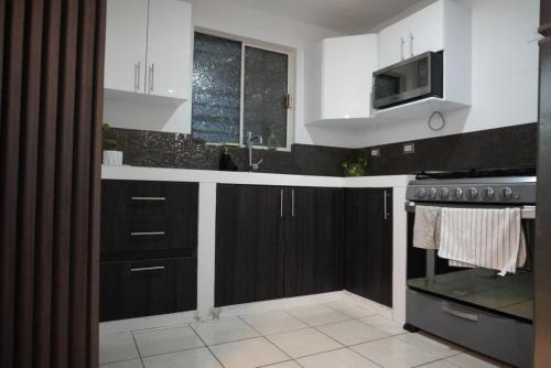 casa Apodaca cerca del aeropuerto in Sin Nombre de Col 26