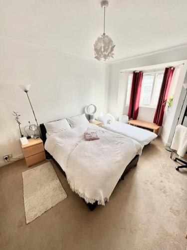 Place to chill in NW London Zone 2, Londyn