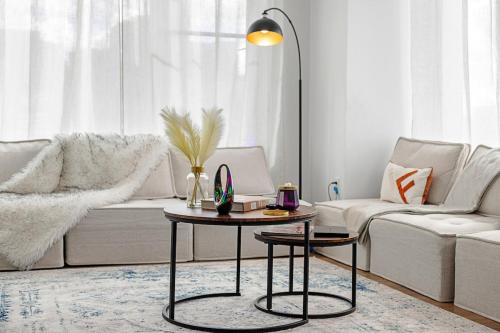 3 Bedroom 2 bathroom LUX Boston Highrise in Cambridge, USA