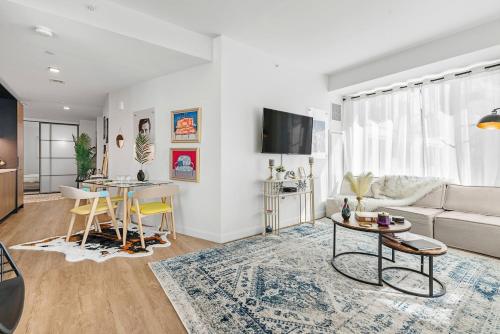 3 Bedroom 2 bathroom LUX Boston Highrise in Cambridge, USA
