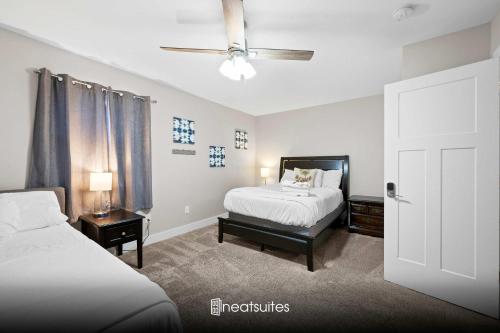 4BR, 3Bath for 11, Near Ark, Plenty of Free Parking