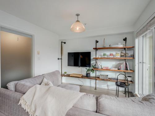 Union 409 - min 30 Day Stay-Sunny South-Facing Suite with Work Desk in Historic Chinatown by Victoria Prime! in Victoria, Canada