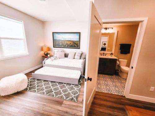 Broadmoor Mtn Retreat Pet Friendly Townhouse in Colorado Springs, USA