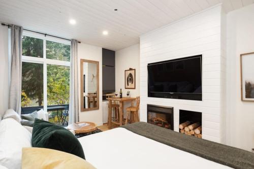 Cozy Cabin Vibes at Glacier Lodge in Whistler, Canada