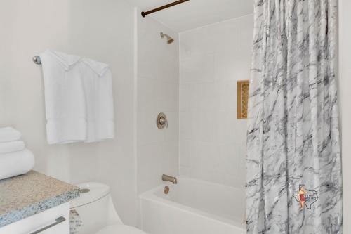 Three-Bedroom Apartment image 9