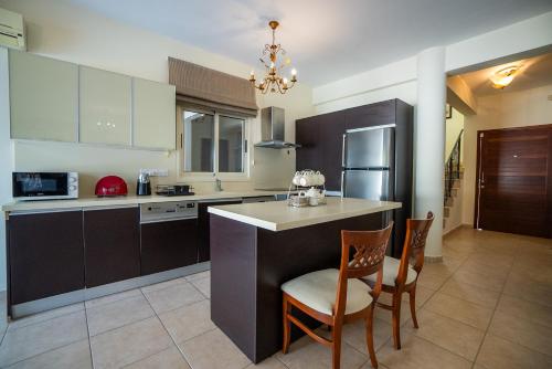 廚房, Beachfront Villa Larnaka Dhekelia with Pool in 皮拉