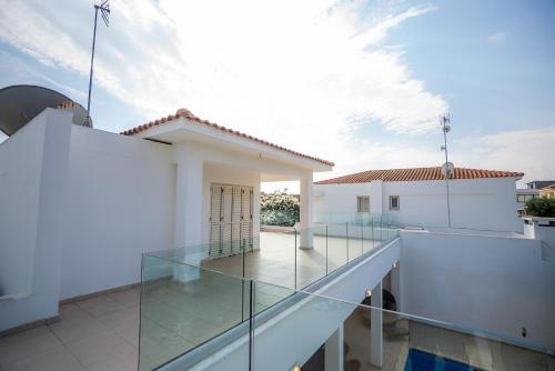 外部景觀, Beachfront Villa Larnaka Dhekelia with Pool in 皮拉