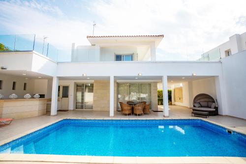 Beachfront Villa Larnaka Dhekelia with Pool – khách sạn tại Pyla