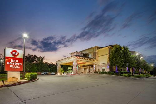 Best Western Plus Goliad Inn & Suites - 숙소 외관