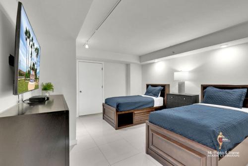 Three-Bedroom Deluxe Apartment image 6
