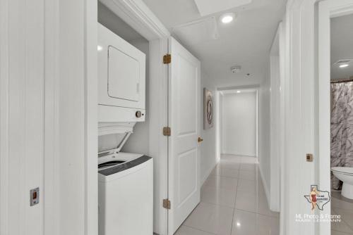 Three-Bedroom Deluxe Apartment image 1