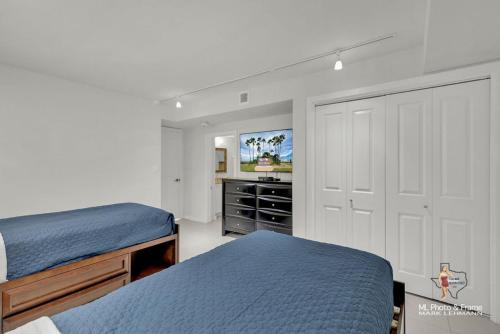 Three-Bedroom Deluxe Apartment image 7