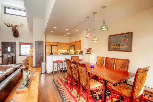 S2 The Meadows Townhome Townhouse in Beaver Creek, USA