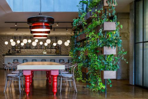 Restaurant, Blue Orange Business Resort Prague in Prague 09